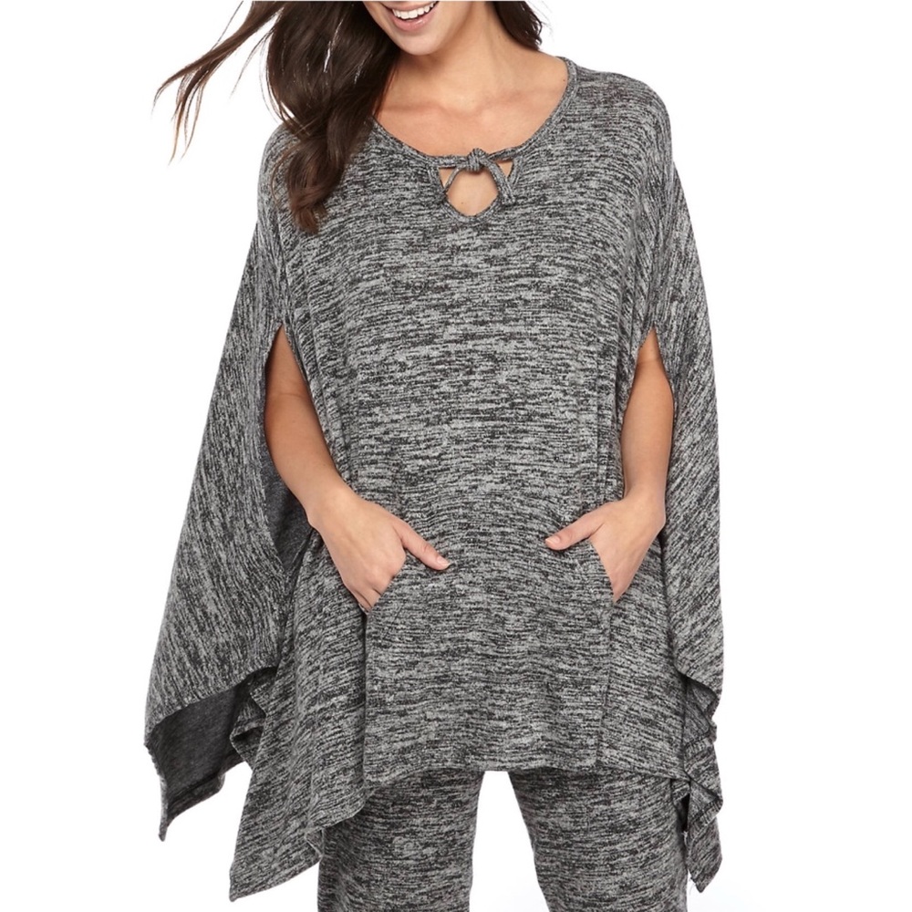 🛑SOLD🛑 New Directions Hacci Knit Poncho